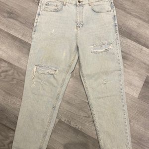 Loose fitting jeans